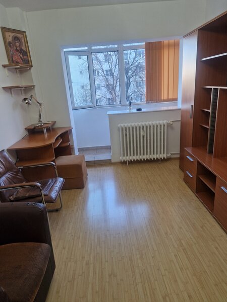 Piata Delfinului, Pantelimon,